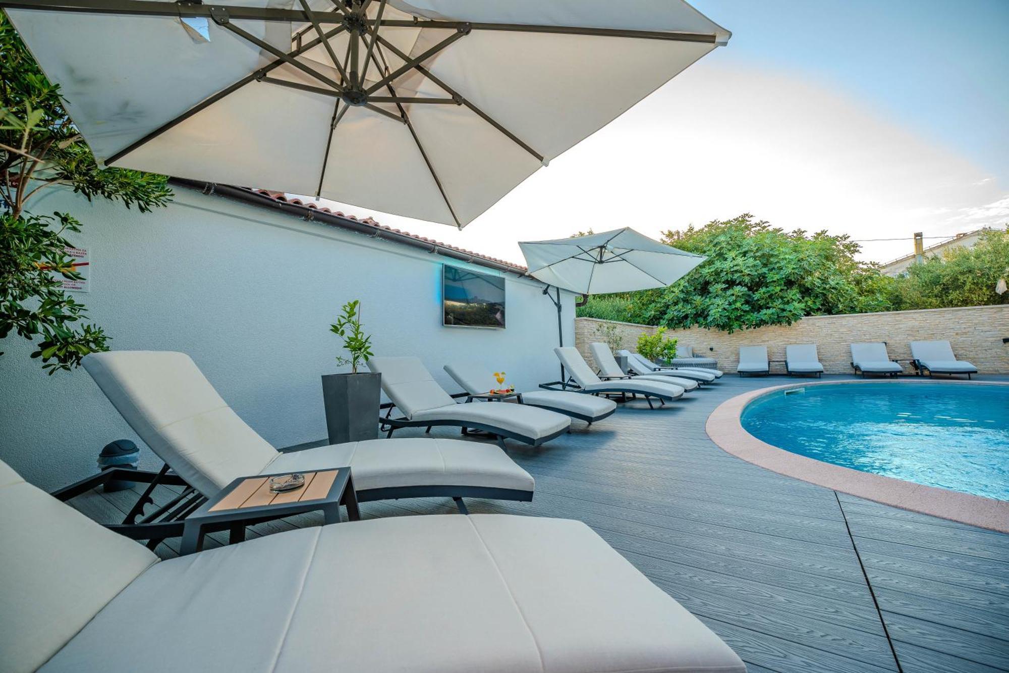 Luxury Apartments Vilamaloca Vir Luaran gambar