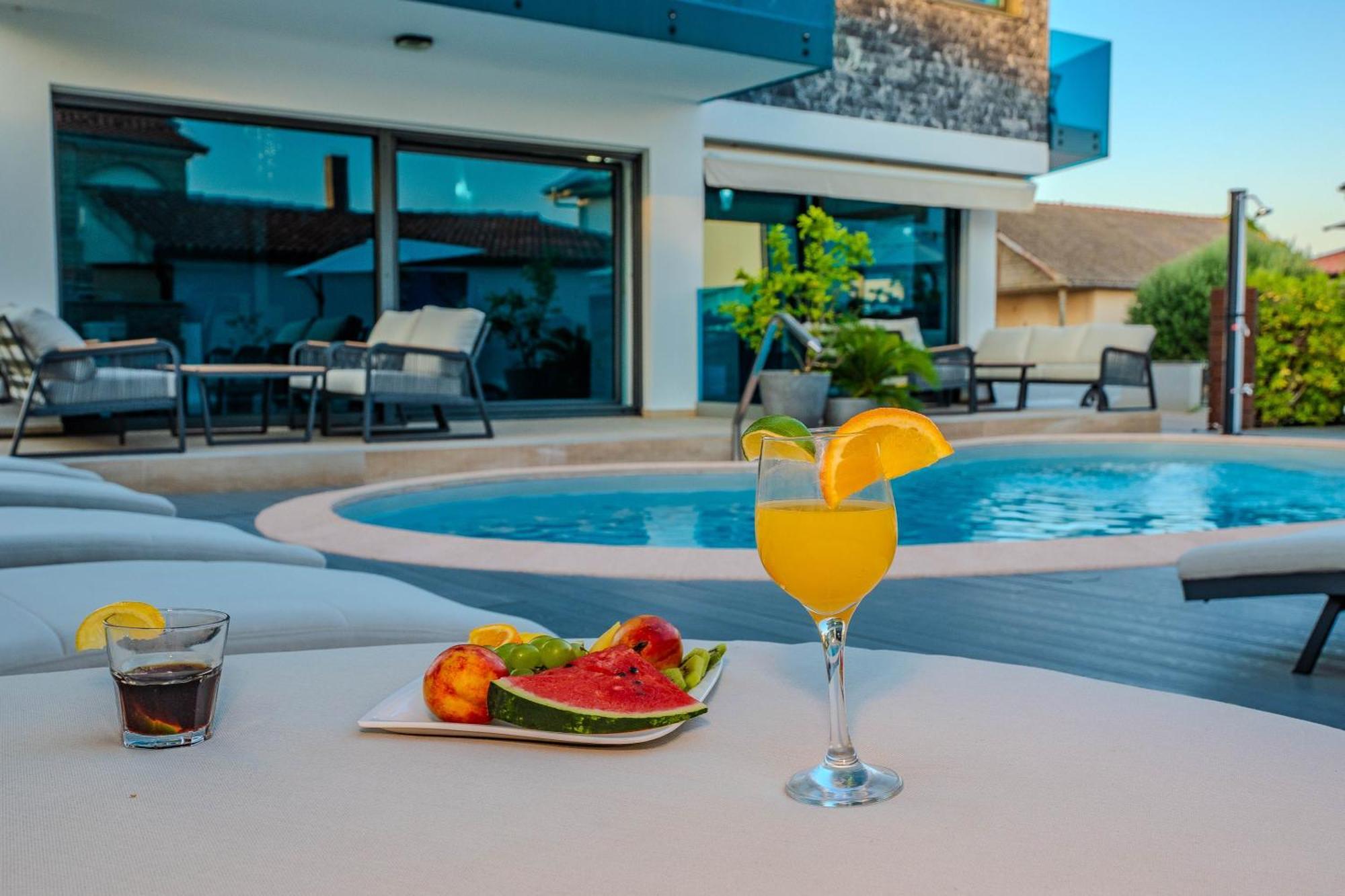 Luxury Apartments Vilamaloca Vir Luaran gambar
