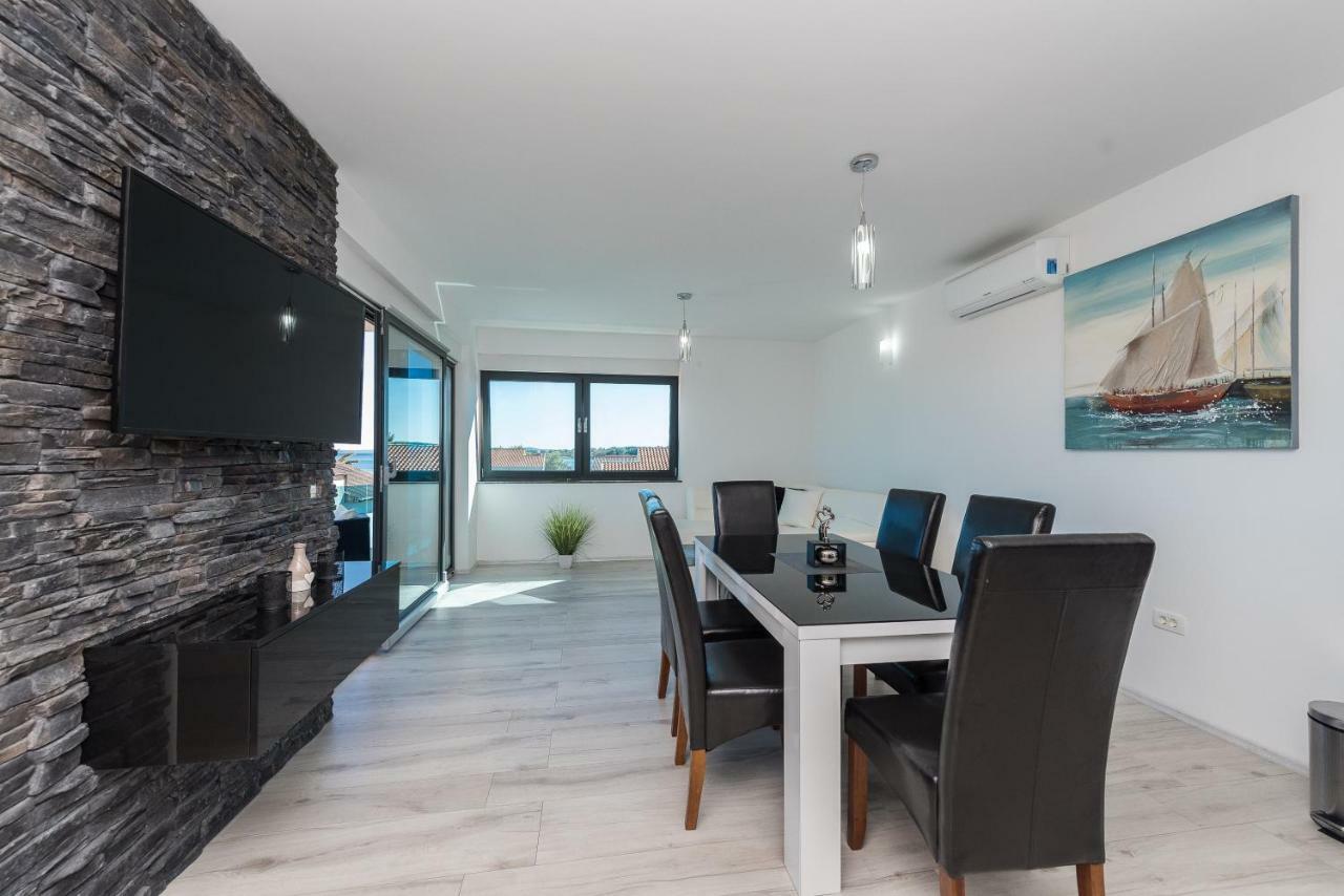 Luxury Apartments Vilamaloca Vir Luaran gambar