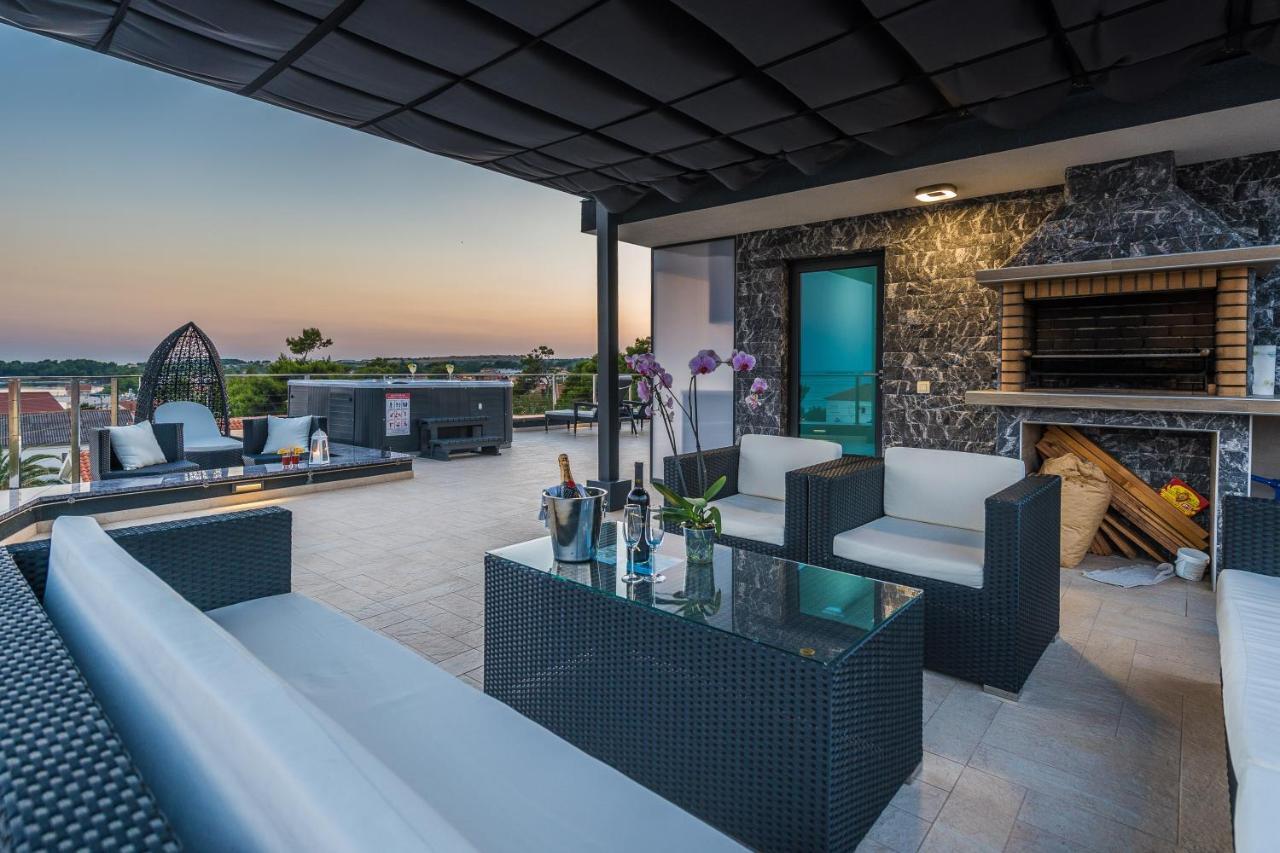 Luxury Apartments Vilamaloca Vir Luaran gambar